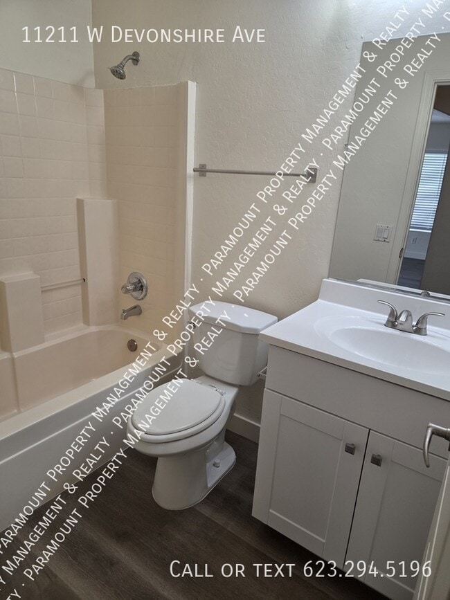 Building Photo - 11211 W Devonshire Ave