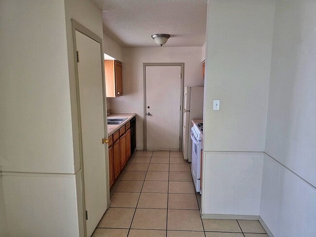 Building Photo - Great move in ready home close to Ft. Bliss