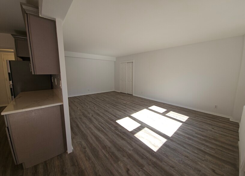 Building Photo - 8800 Boulevard East