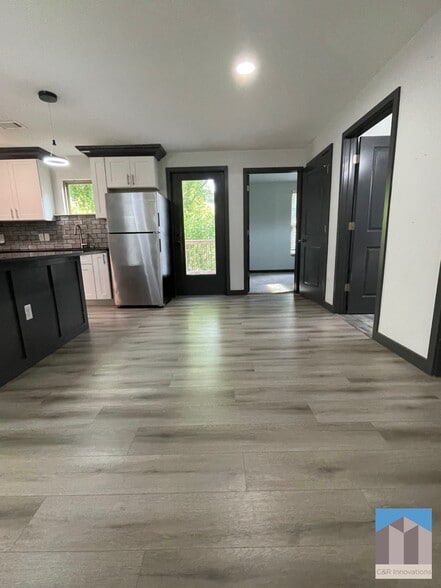 Building Photo - 185 Glenrose Cir SW