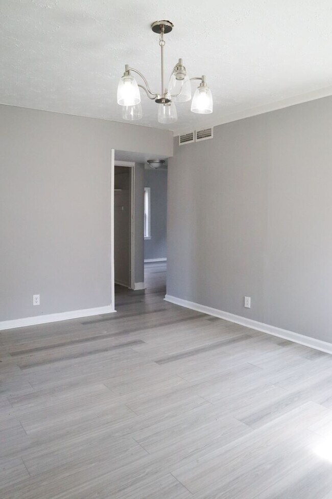 Building Photo - Modern Charm on Waverly: Renovated 3-Bed H...