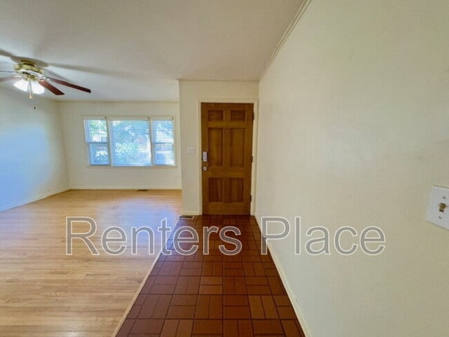 Building Photo - 5637 S Yorktown Pl