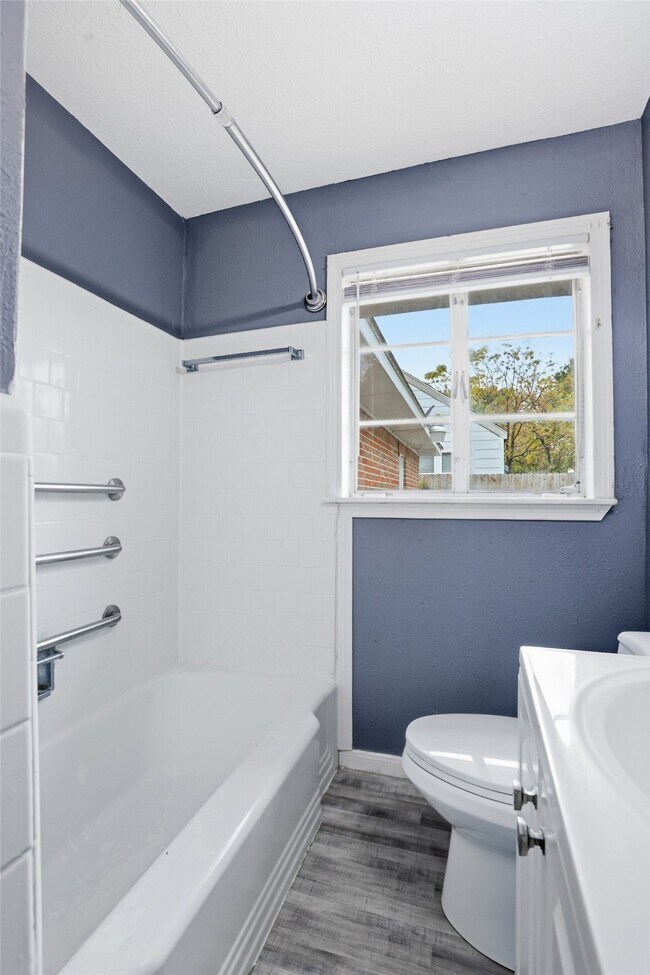 Building Photo - 3917 Anita St