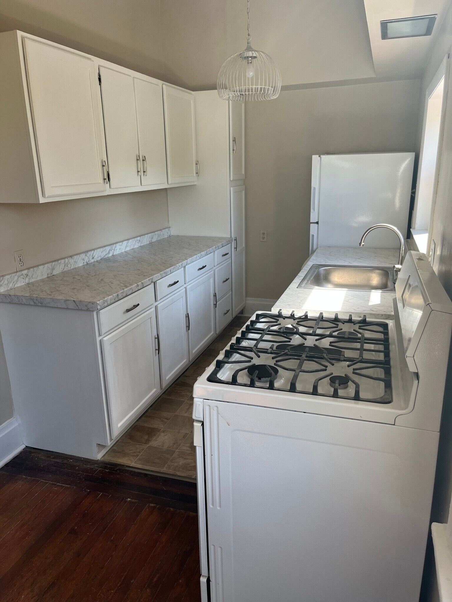 Building Photo - 433 Herschel St