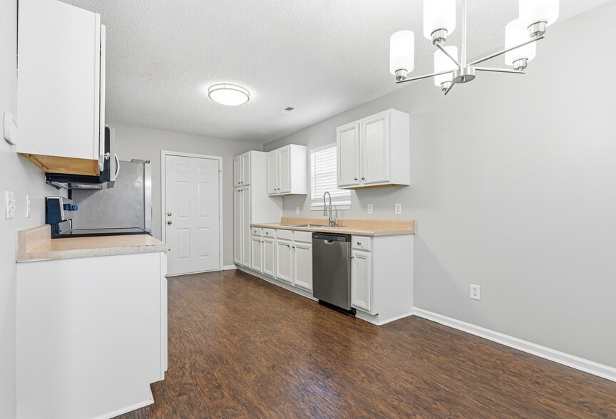 Building Photo - 5547 Matt Aaron Ln