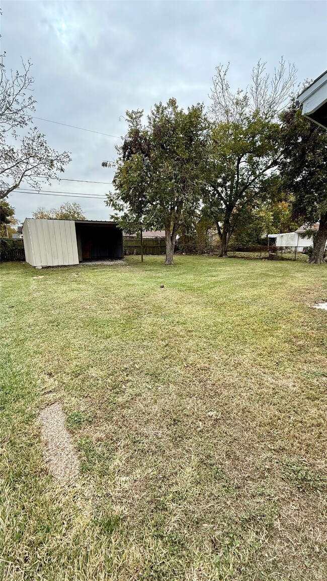 Building Photo - 13346 Louisville St