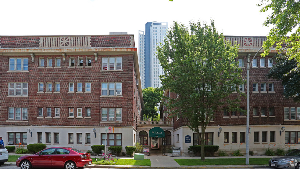 Primary Photo - Colonial Apartments