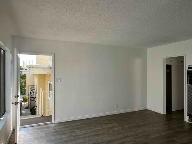 Building Photo - 341 Concord St