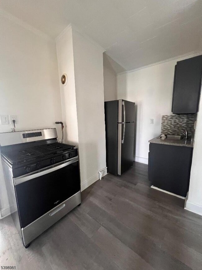 Primary Photo - 204 Erie St