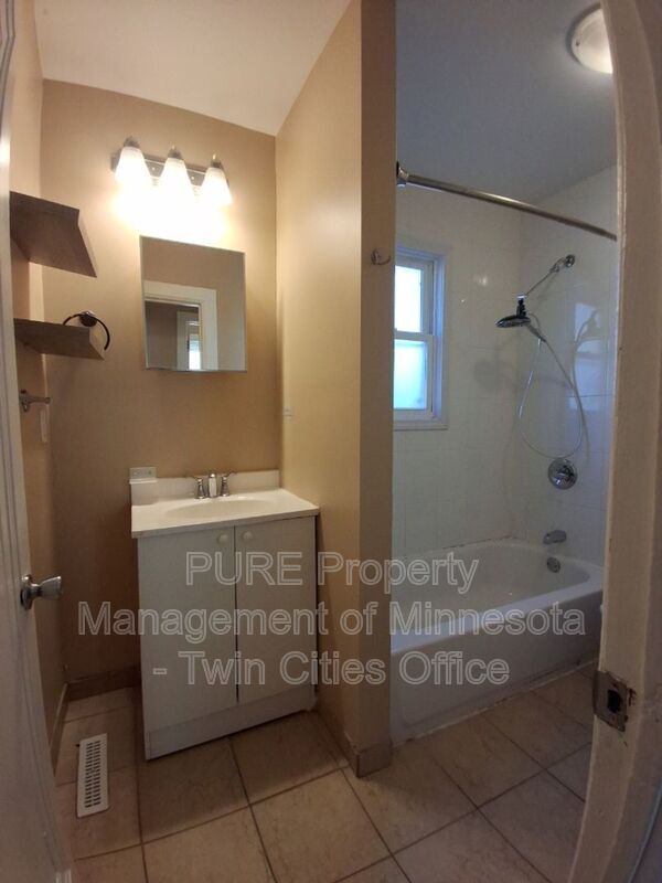 Building Photo - 987 N Churchill St