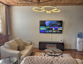 Building Photo - 226 Mt Elliott St