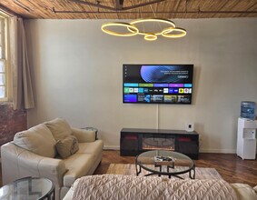 Building Photo - 227 Iron St