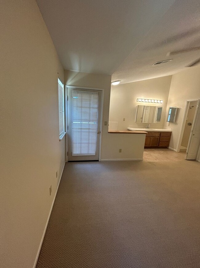Building Photo - Great Location in the Heart of Auburn