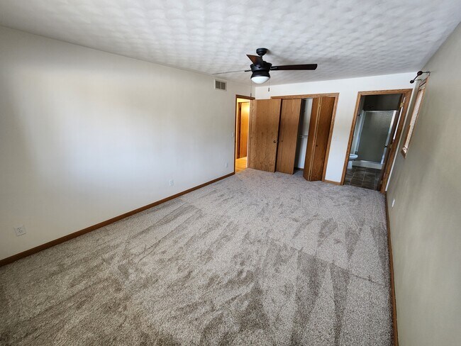 Master Bedroom - 1502 W Weiland Ln