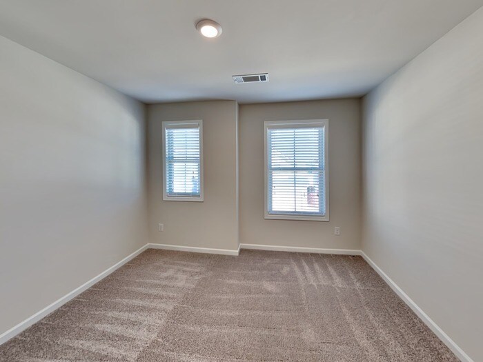 Building Photo - 123 Wayne Ln