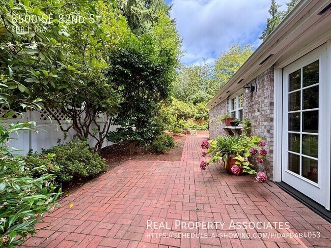 Building Photo - 8500 SE 82nd St