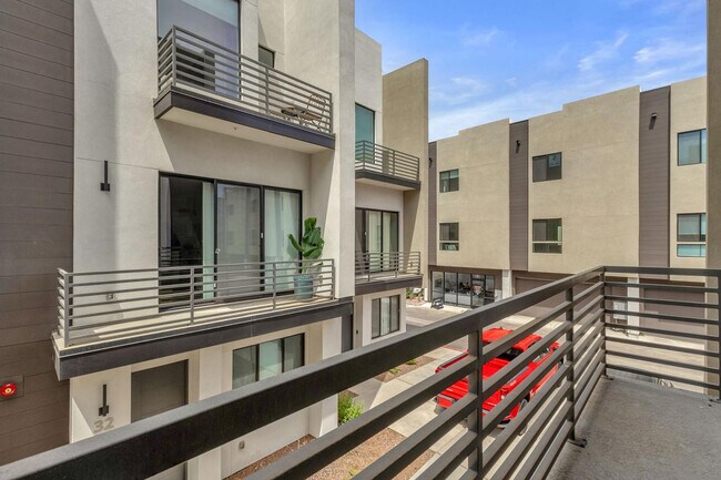 Building Photo - 4220 N 32nd St