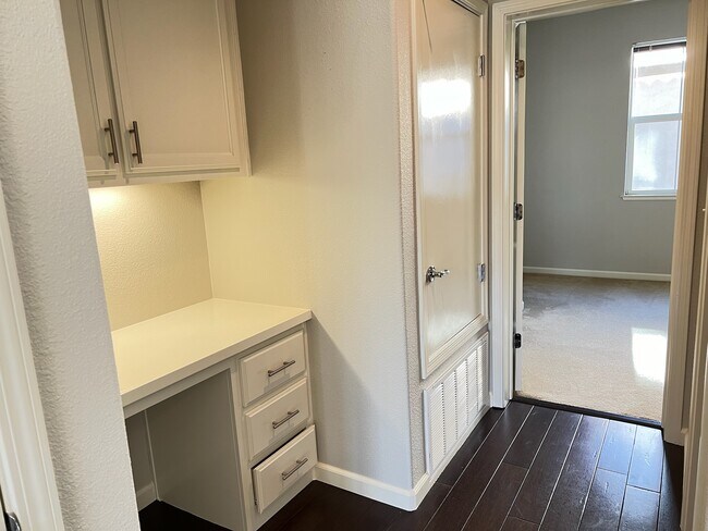 Building Photo - 1585 Agnew Road