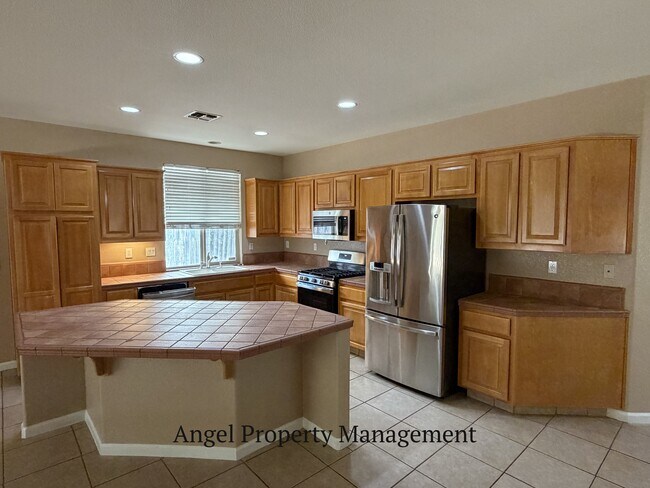 Building Photo - 10101 E Taron Dr
