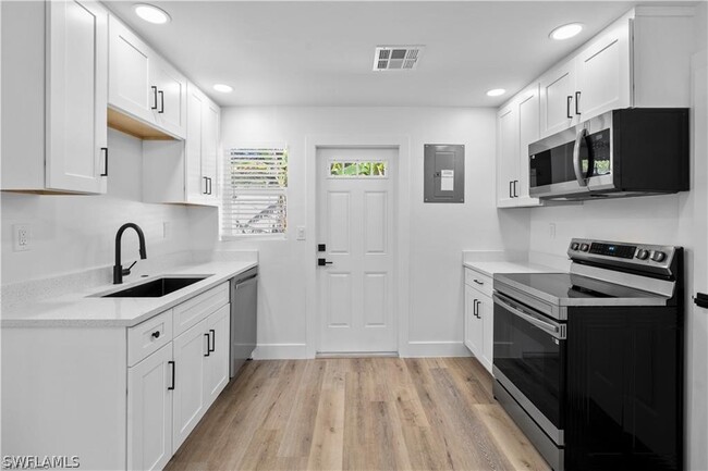 Building Photo - 1855 Danford St