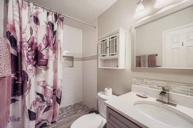 Building Photo - LOCATION, LOCATION! Featuring modern finishes and a peaceful outdoor retreat, this 2-bed 2.5-bath...