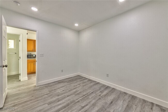 Building Photo - 339 N 10th St