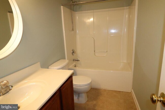 Building Photo - 104 Stingray Ct