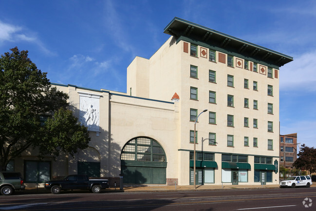 Building - Drake Plaza Apartments