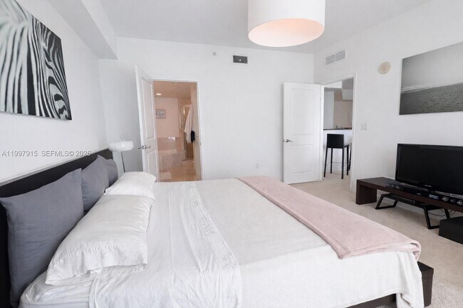 Building Photo - 7900 Harbor Island Dr