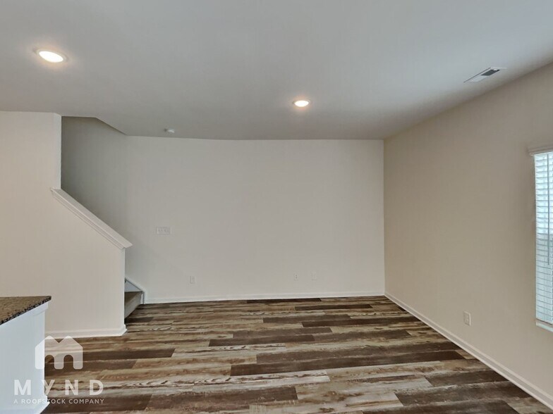 Building Photo - 122b Fosters Gln Pl