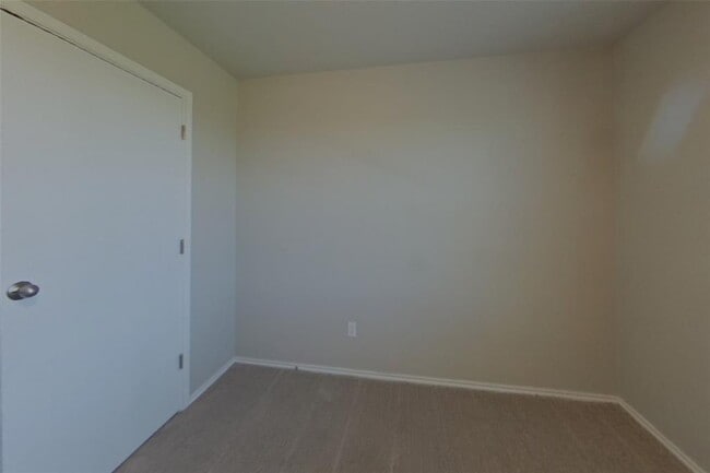 Building Photo - 5200 Saddle Clb Dr