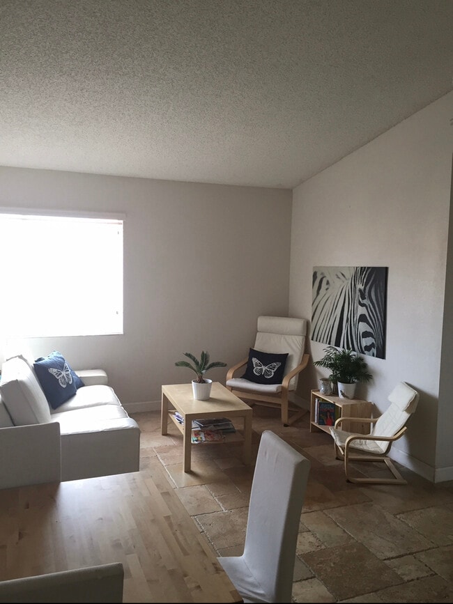 Building Photo - 8035 Lake Dr