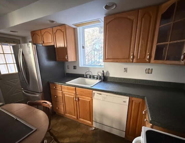 Building Photo - 60 Haines St