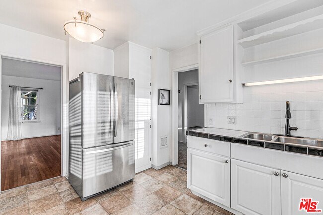 Building Photo - 1352 Ocean Park Blvd