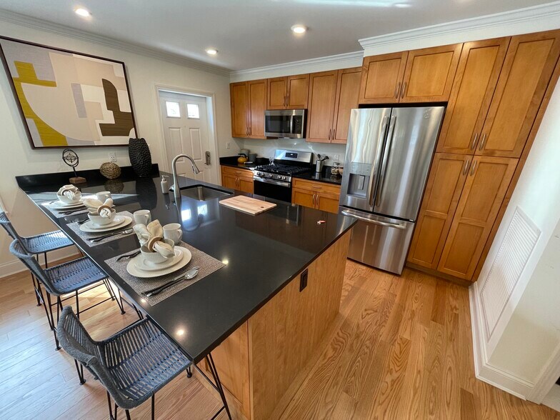 Building Photo - 302 Paine Ct