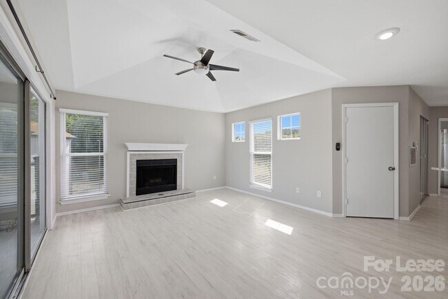 Building Photo - 18841 Vineyard Point Ln