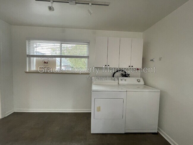 Building Photo - 3540 S Corona St