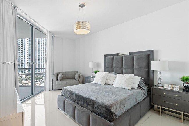 Building Photo - 17111 Biscayne Blvd