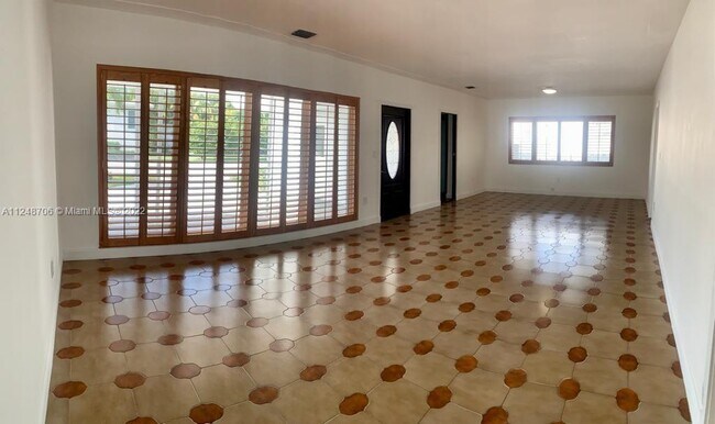 Building Photo - 1001 Surfside Blvd