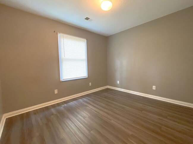 Building Photo - 2 bedroom 1 bath