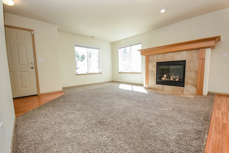 Building Photo - 1349 Burnside Pl