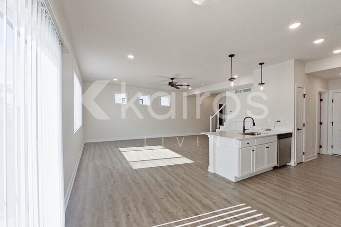 Building Photo - 6925 Holly Ct