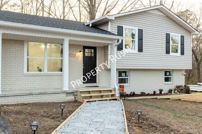Primary Photo - 2290 Malibu Dr SE