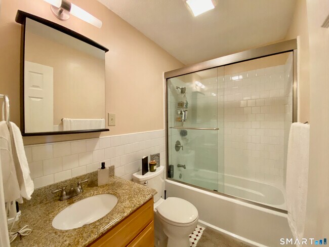 Building Photo - 908 State St