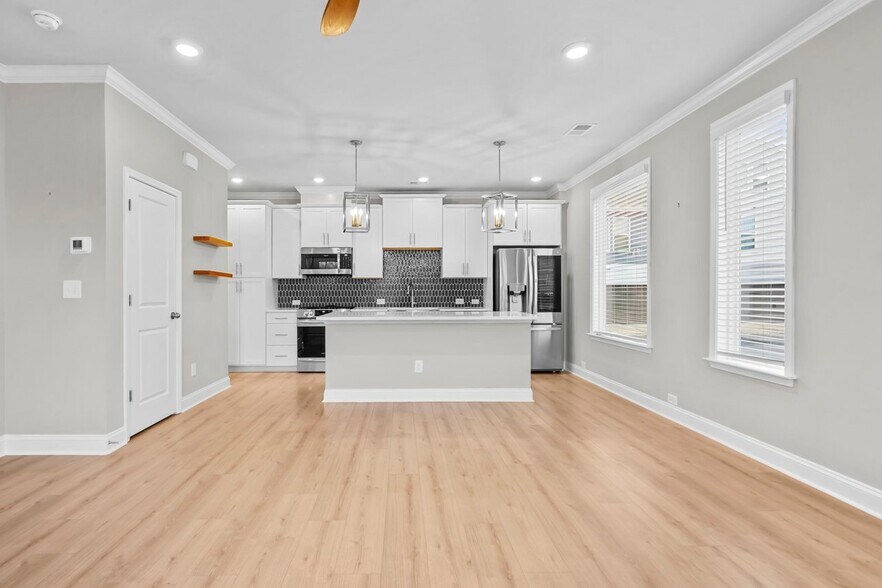 Building Photo - 1515 Hidden Falls Rd