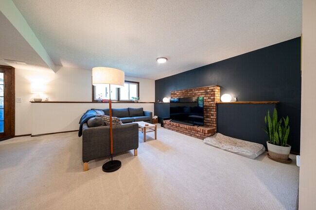 Building Photo - 1581 Woodside Ct NE
