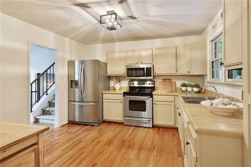 Building Photo - 130 Cains Cove Dr