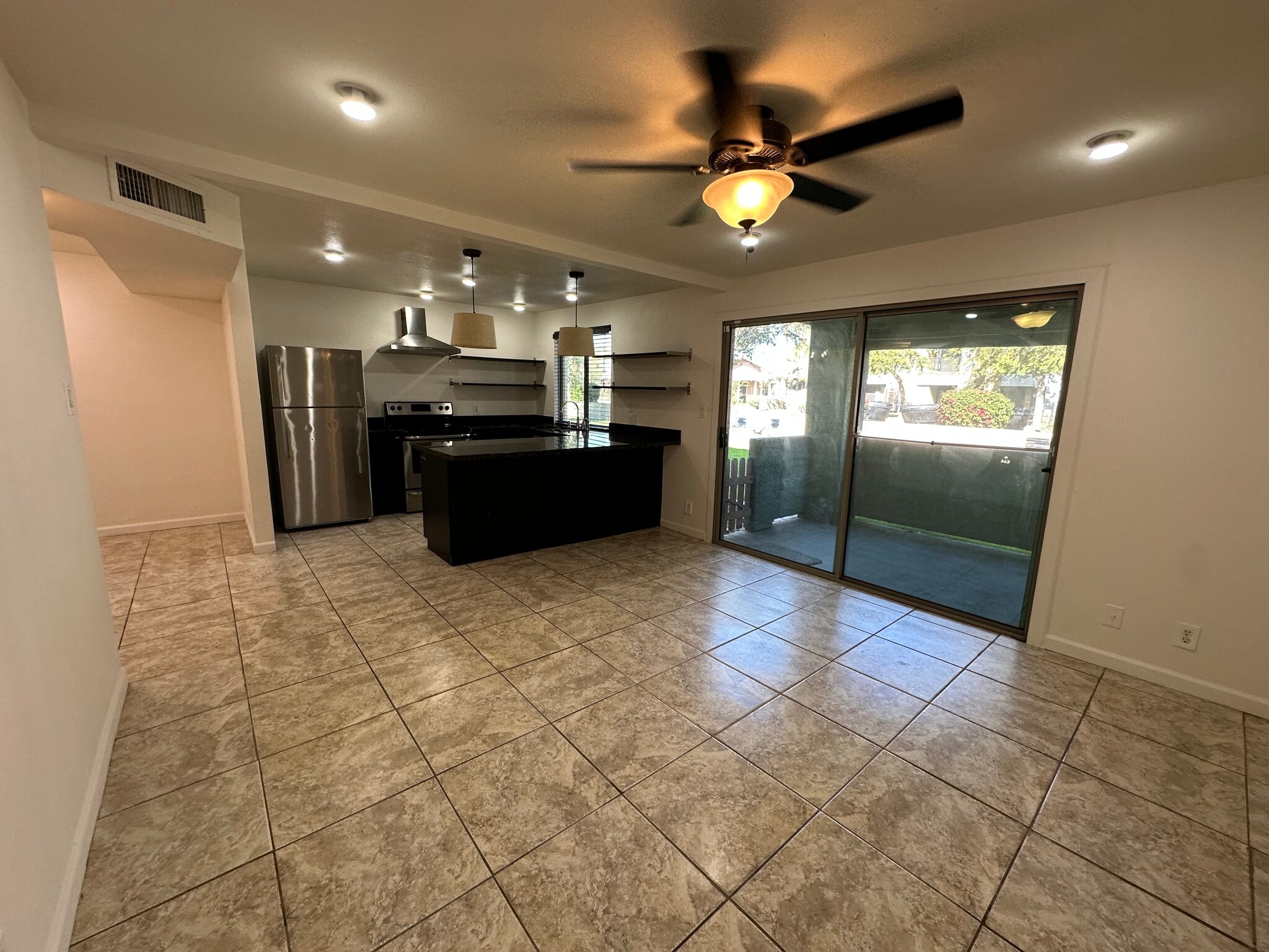 Building Photo - 1005 W 5th St