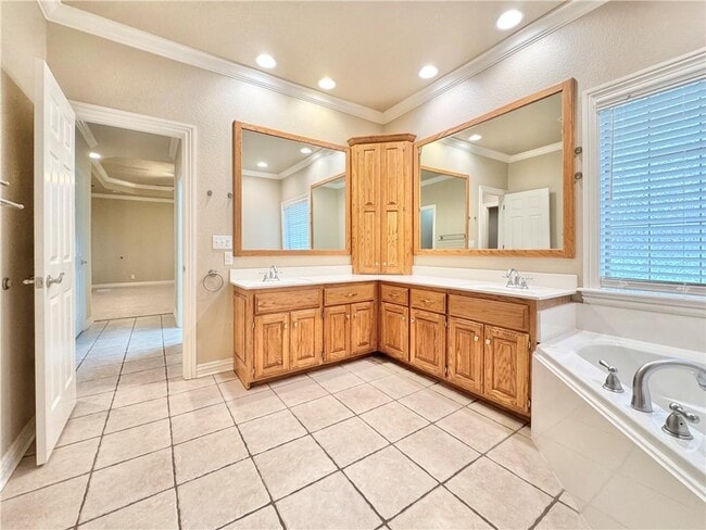 Building Photo - 2914 S College Dr