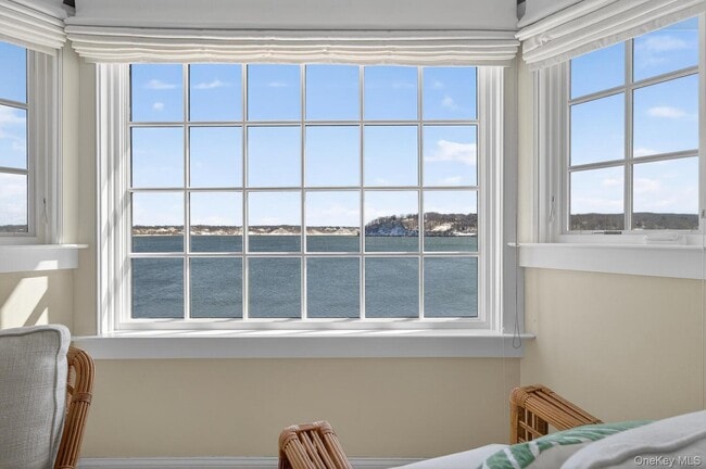 Building Photo - 336 Mariposa Dr